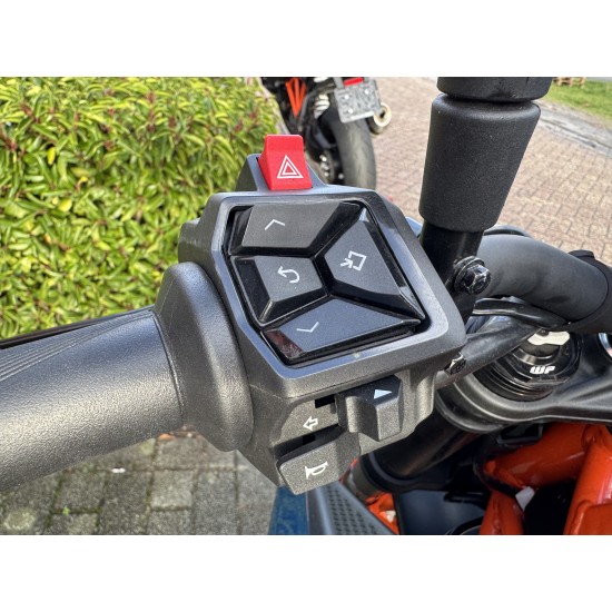KTM DUKE 390 ORANGE ABS 24