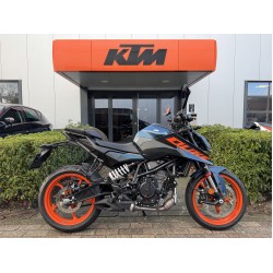 KTM DUKE 125 BLACK ABS 24
