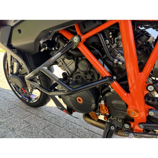 KTM SUPERDUKE 1290 GT ORANGE/BLACK ABS 23