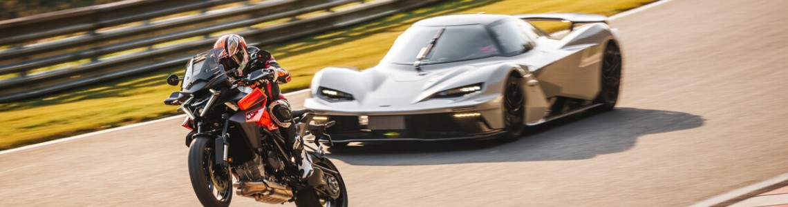 VERBETERDE NIEUWE 2025 KTM 1390 SUPER DUKE GT MET BEESTACHTIGE AGRESSIE