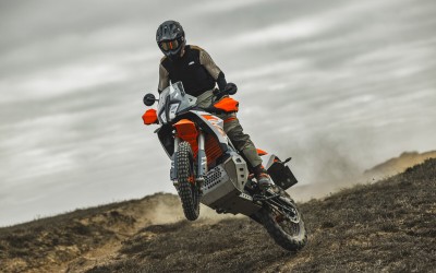 DE 2025 KTM 890 ADVENTURE R BLIJFT ONBETWIST DE KONING VAN MID-WEIGHT ADVENTURE-MOTORFIETSEN