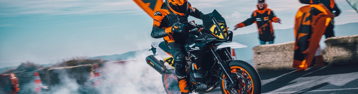 KONING VAN DE COMEBACKS: HEIL DE NIEUWE KTM 890 SMT KONING VAN DE COMEBACKS: HEIL DE NIEUWE KTM 890 SMT