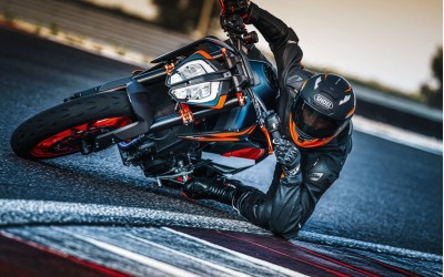 2022 KTM 890 DUKE R-DE SUPER SCALPEL KRIJGT EEN NIEUWE SCHERPE LOOK