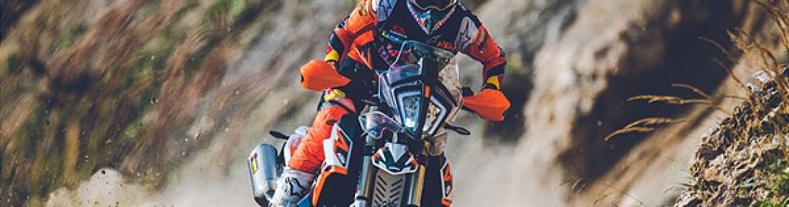GRENZEN DOORBREKEN: DE KTM 890 ADVENTURE R RALLY & KTM 890 ADVENTURE R VAN 2021