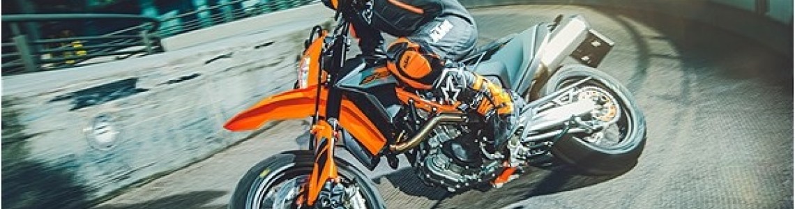DE 2021 KTM 690 ENDURO R EN KTM 690 SMC R