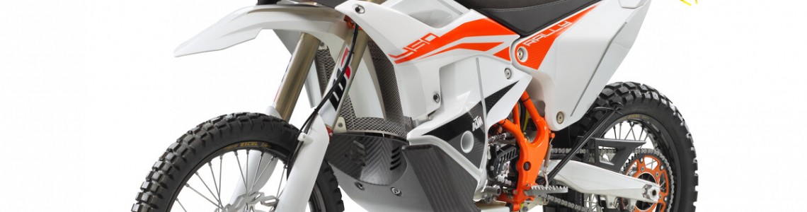 DE 2024 KTM 450 RALLY REPLICA: PUUR ONTWIKKELD VOOR DE ZWAARSTE TERREINEN